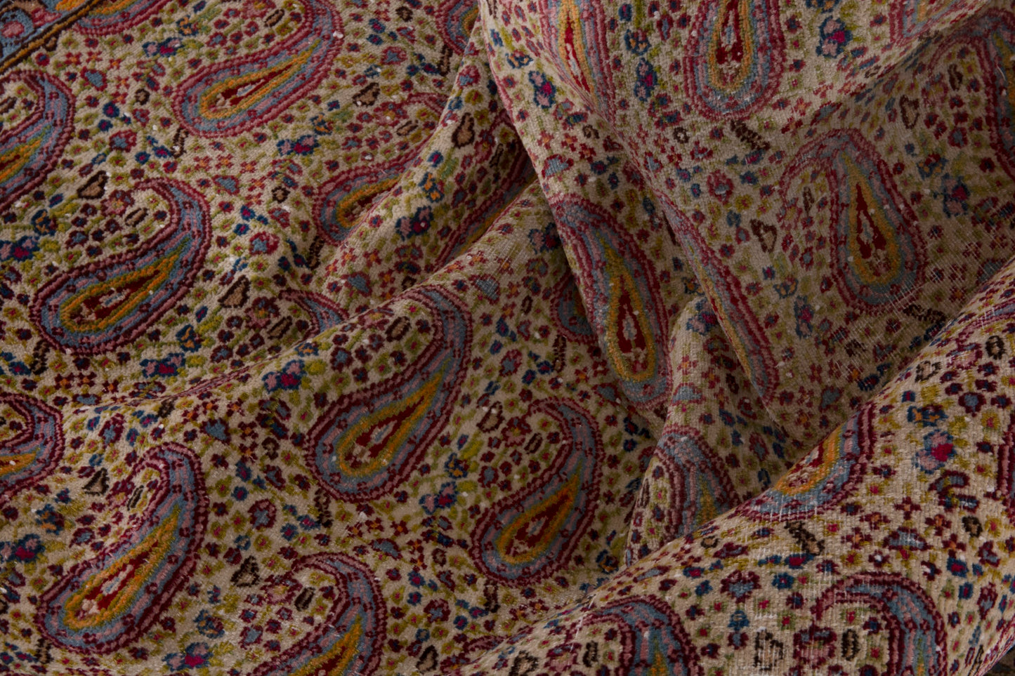 CAN_4242 - 5'8" x 9'1"