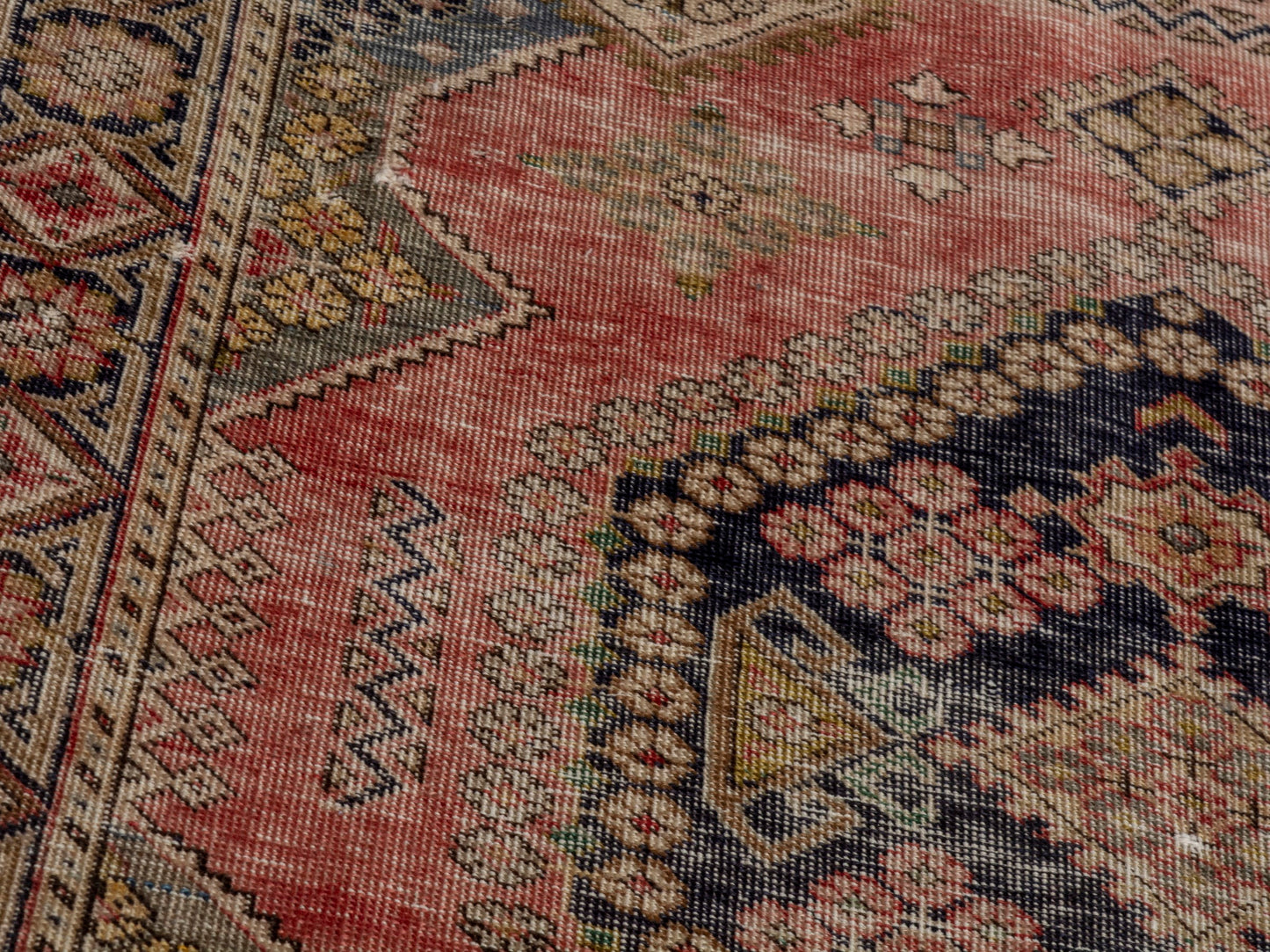 CAN_4629 - 4'1" x 5'11"