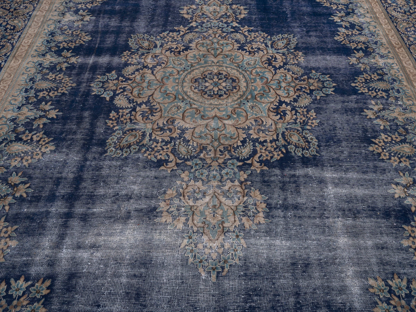 XL283 - 9'1" x 12'7"