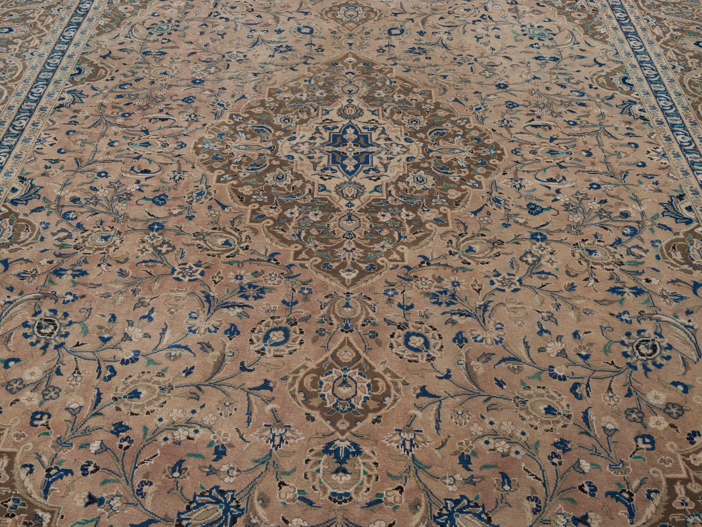 XL252 - 9' x 12'4"
