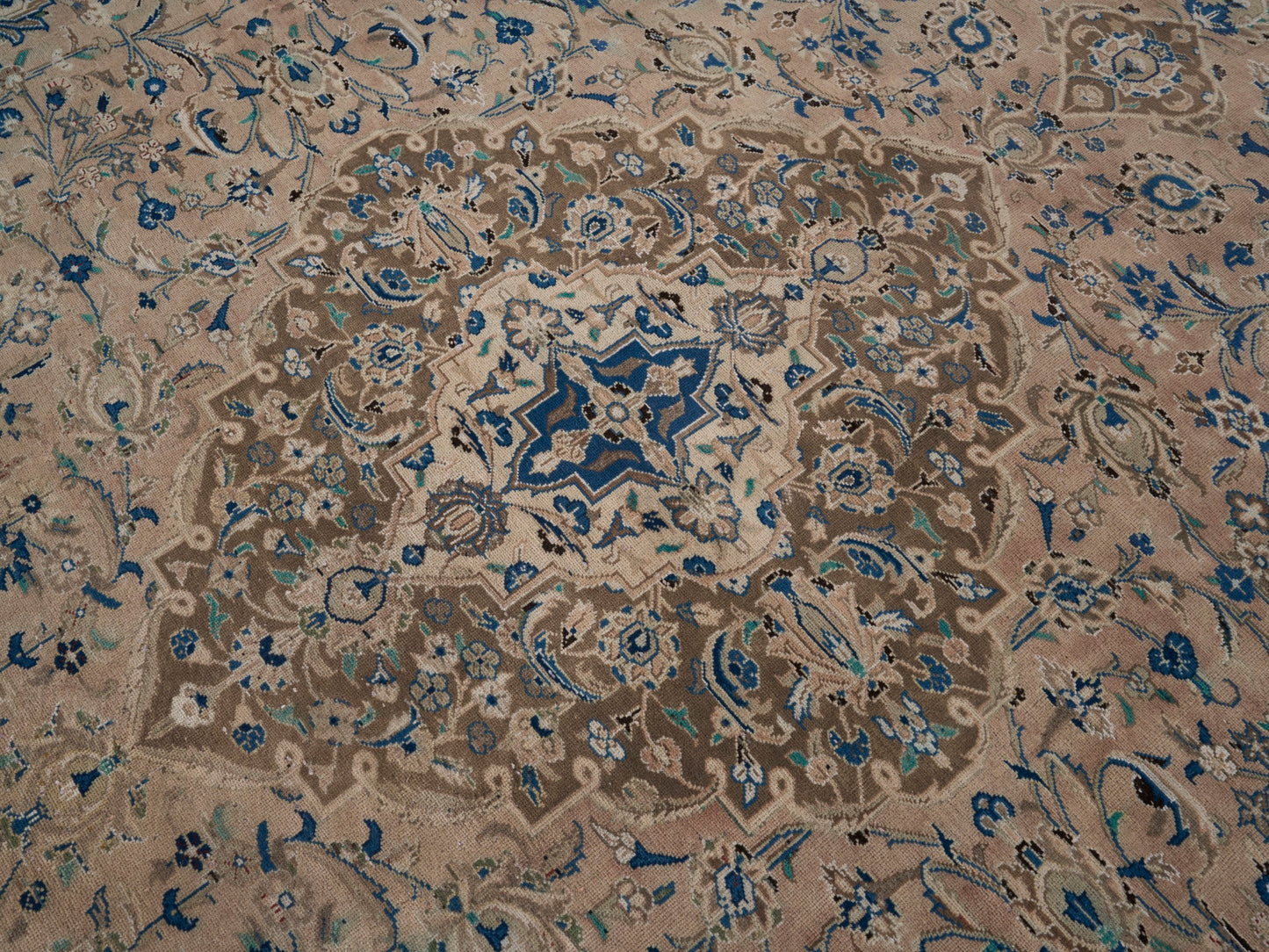 XL252 - 9' x 12'4"