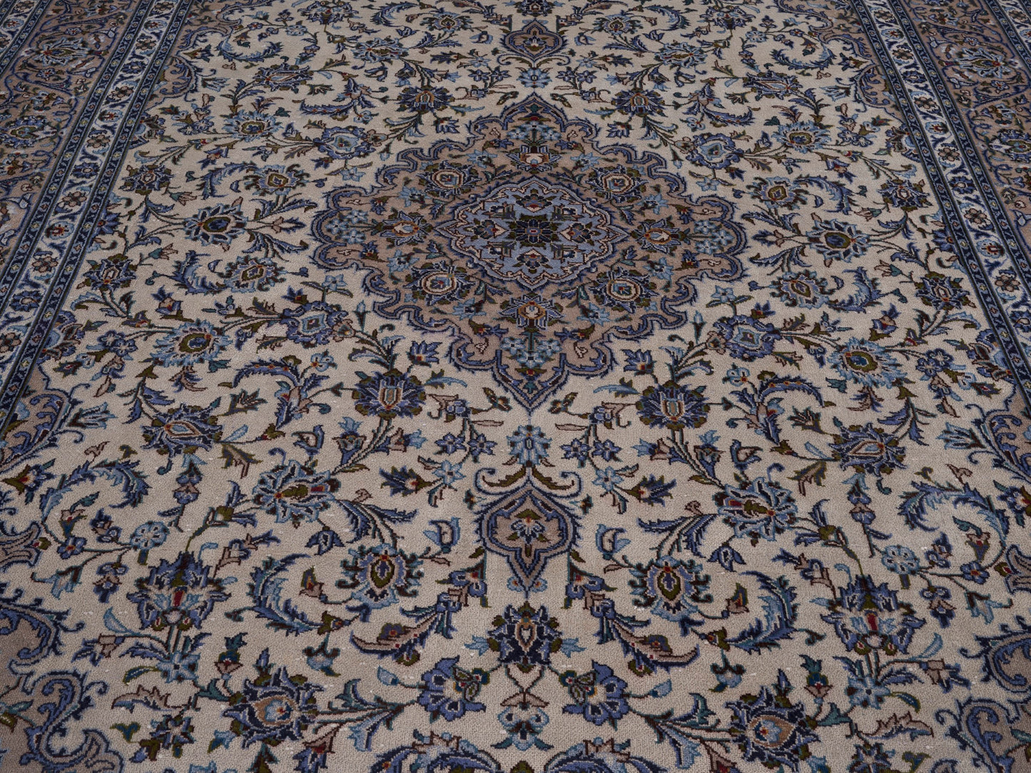XL304 - 9'1" x 12'2"