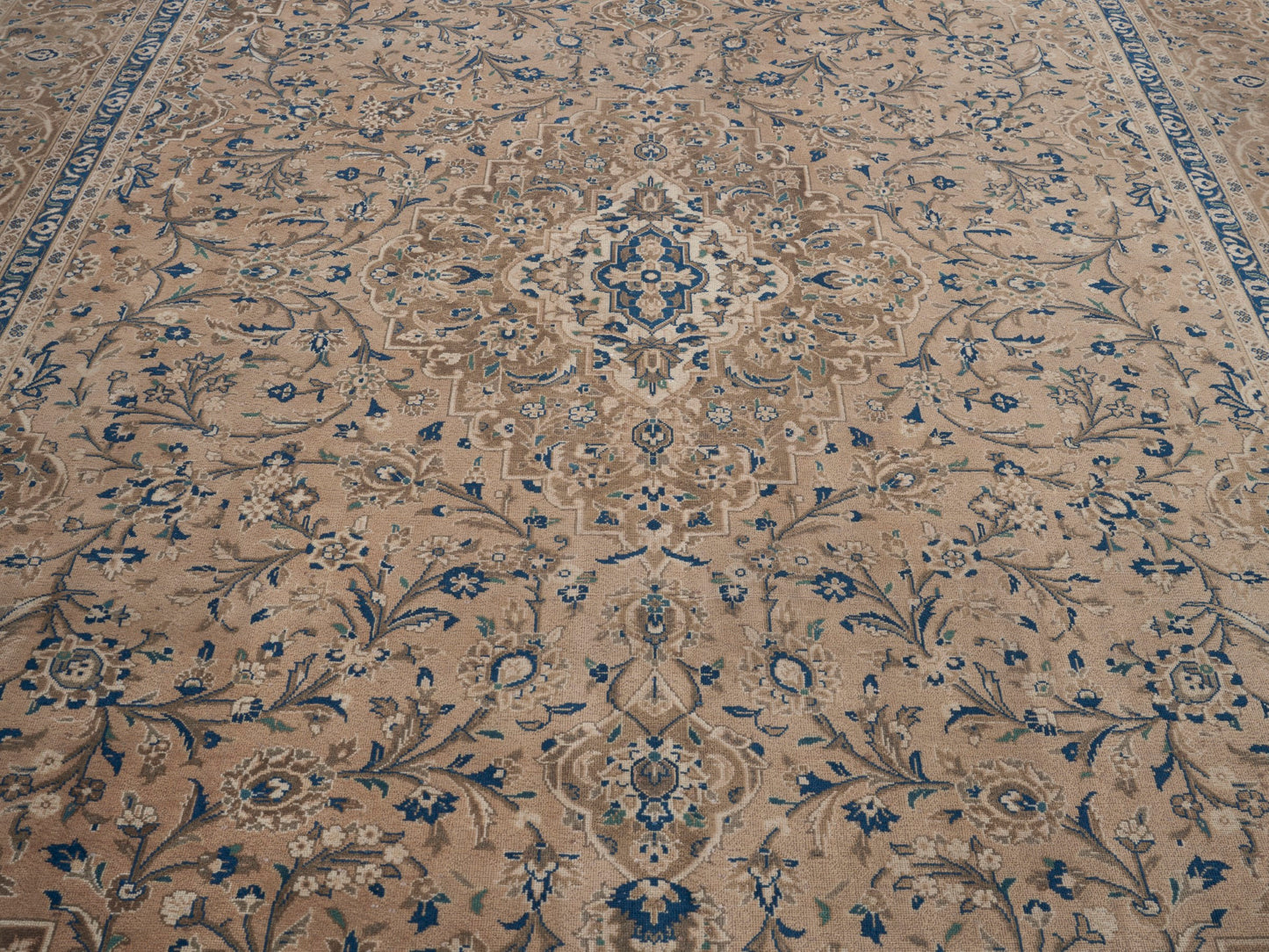 XL268 - 9'3" x 13'
