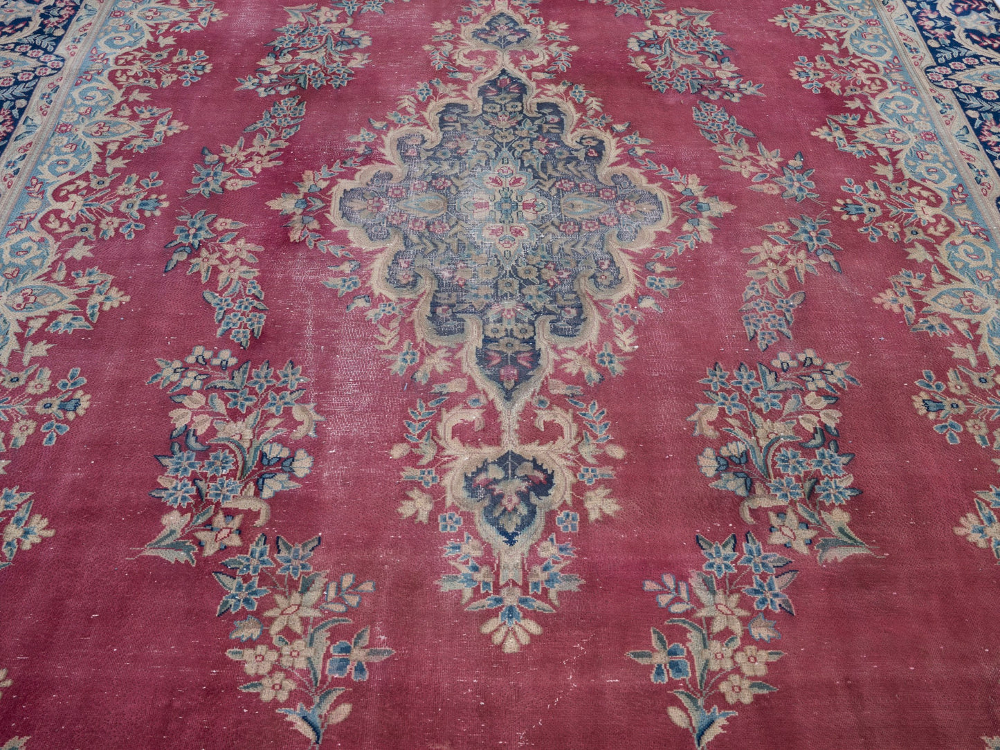 XL286 - 9' x 12'8"