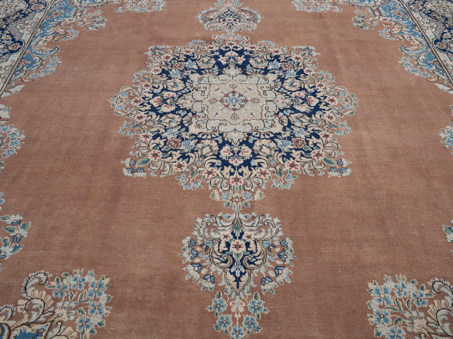 XL204 - 8'11" x 12'7"