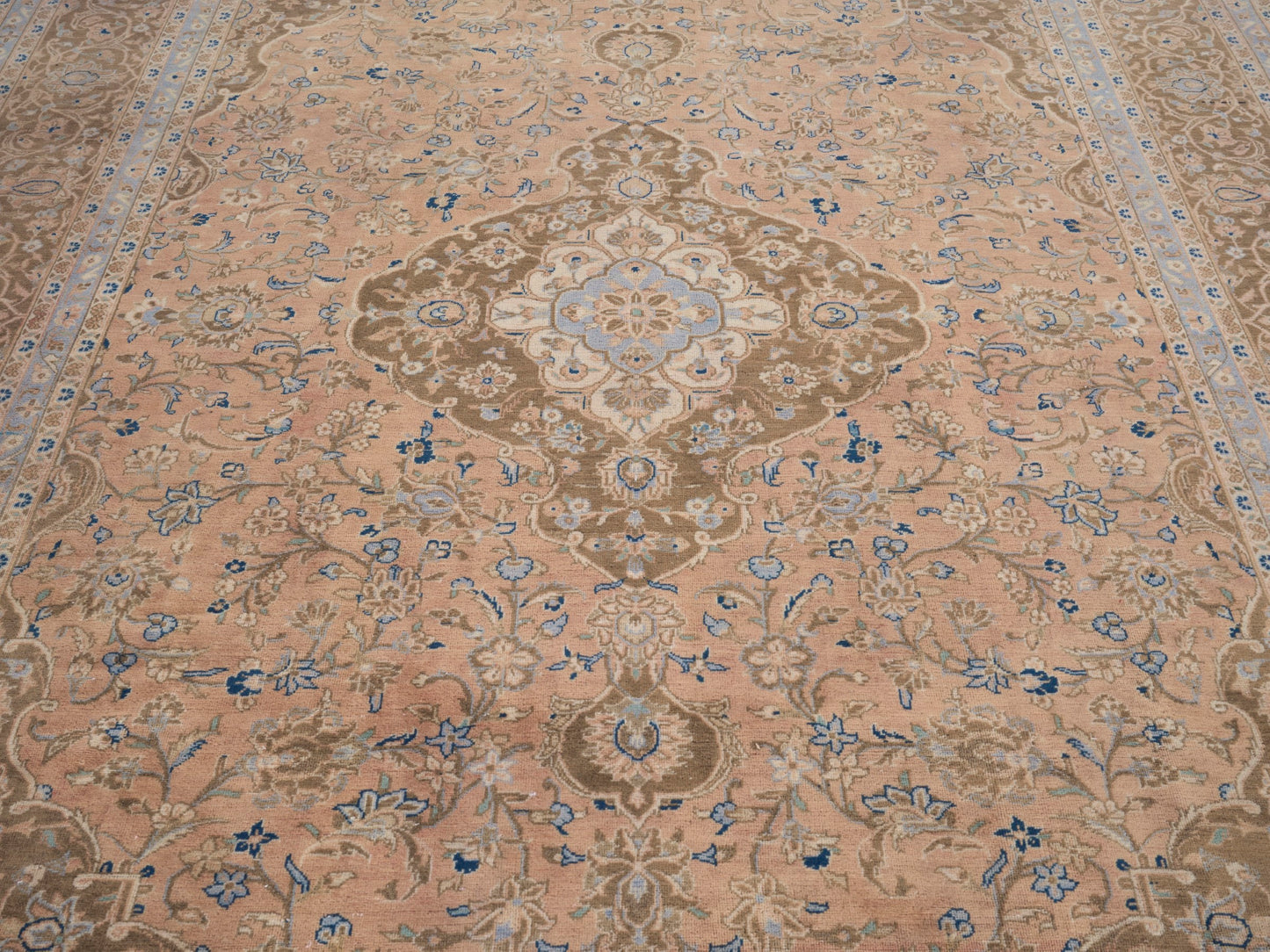 XL323 - 8' x 11'10"