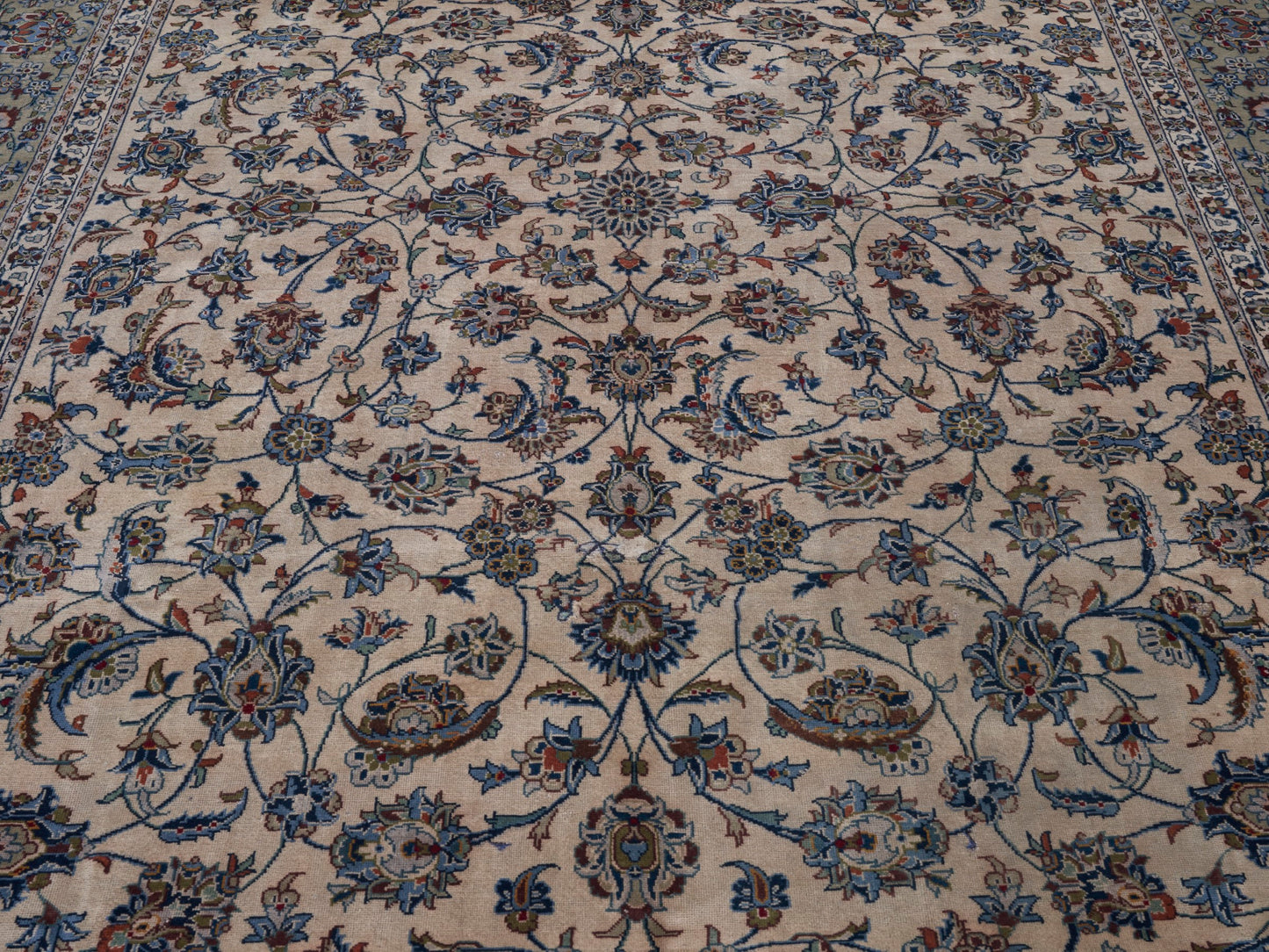 XL337 - 8'3" x 12'2"