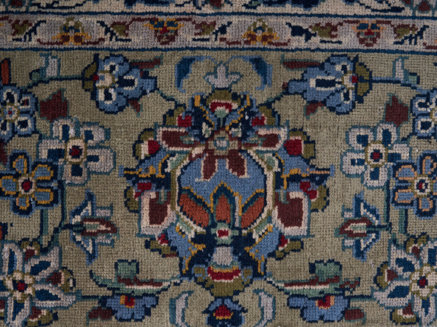 XL337 - 8'3" x 12'2"