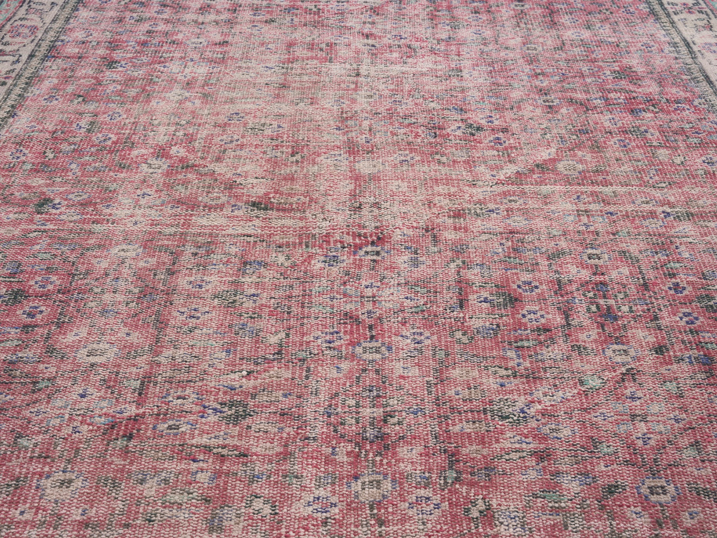 3310 - 5'8" x 8'3"