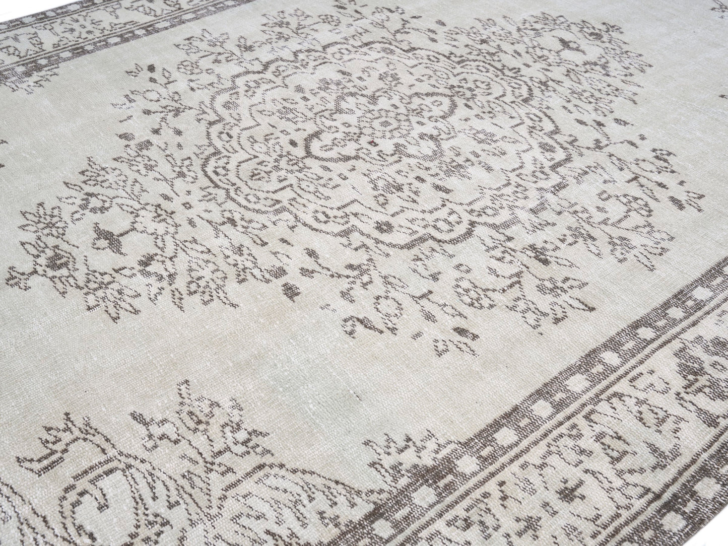 3309 - 6' x 9'10"