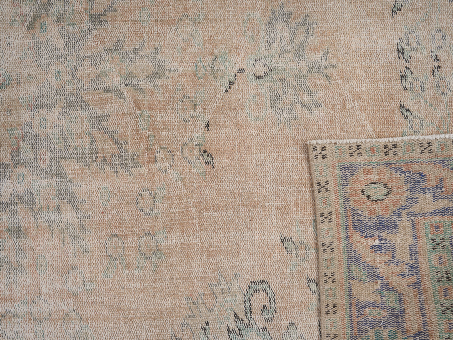 1526 - 5'10" x 9'11"