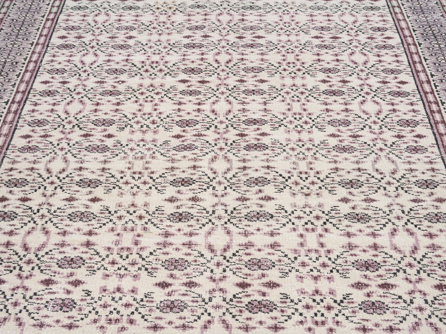 3549 - 5'1" x 8'5"