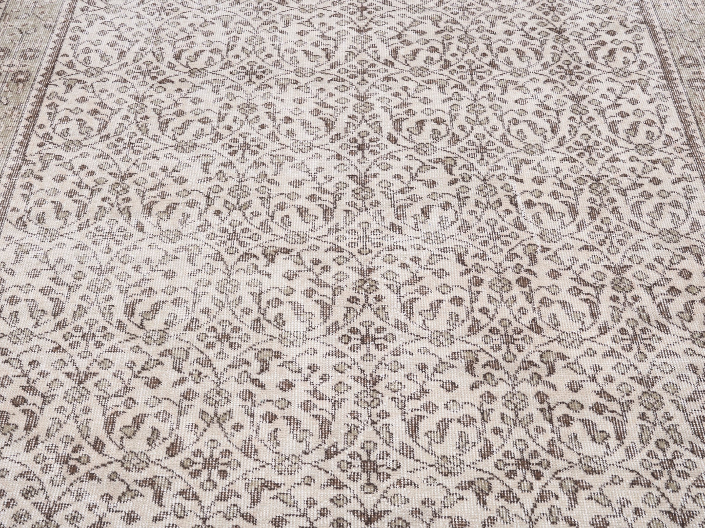 3399 - 5'3" x 9'1"