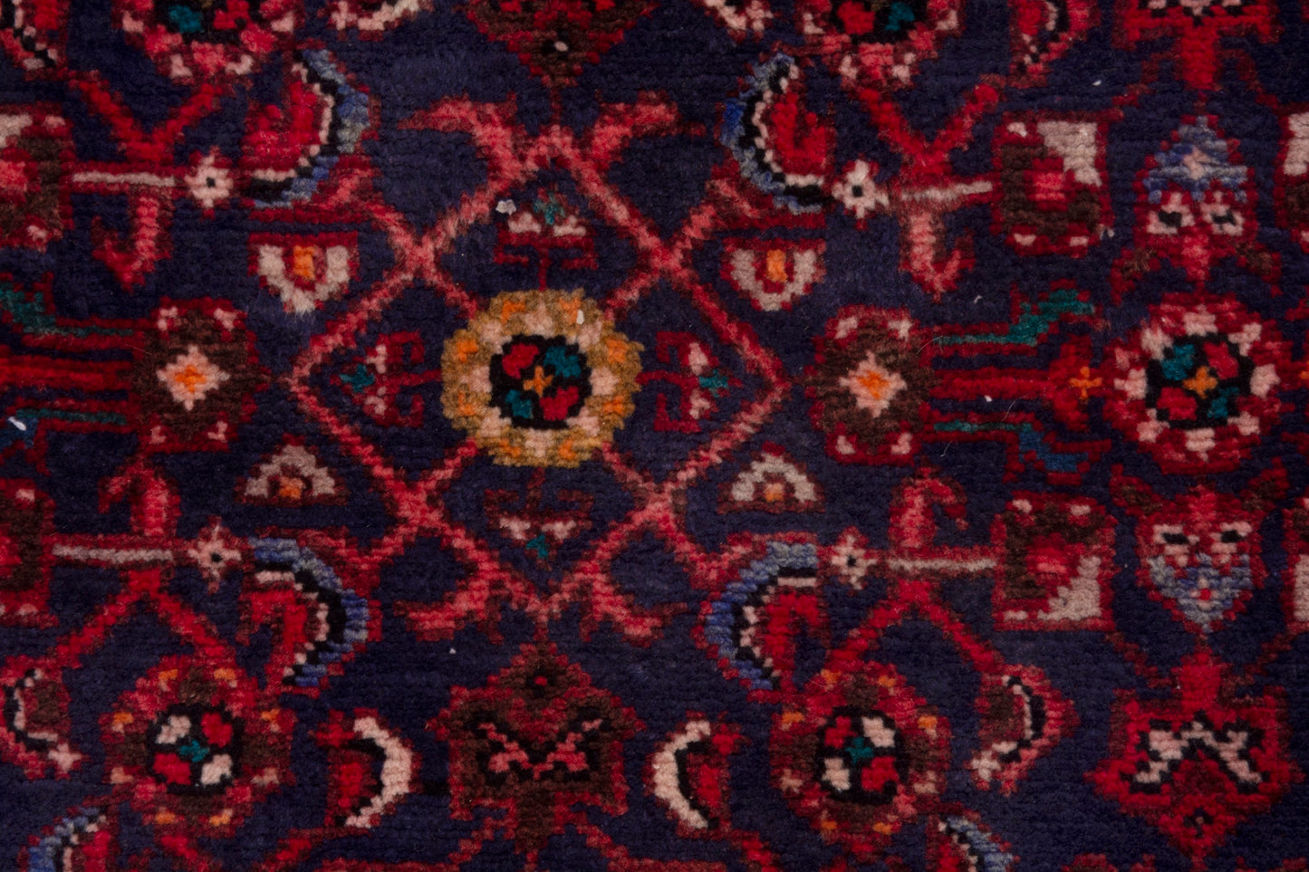 CAN_4055 - 1'11" x 9'11"