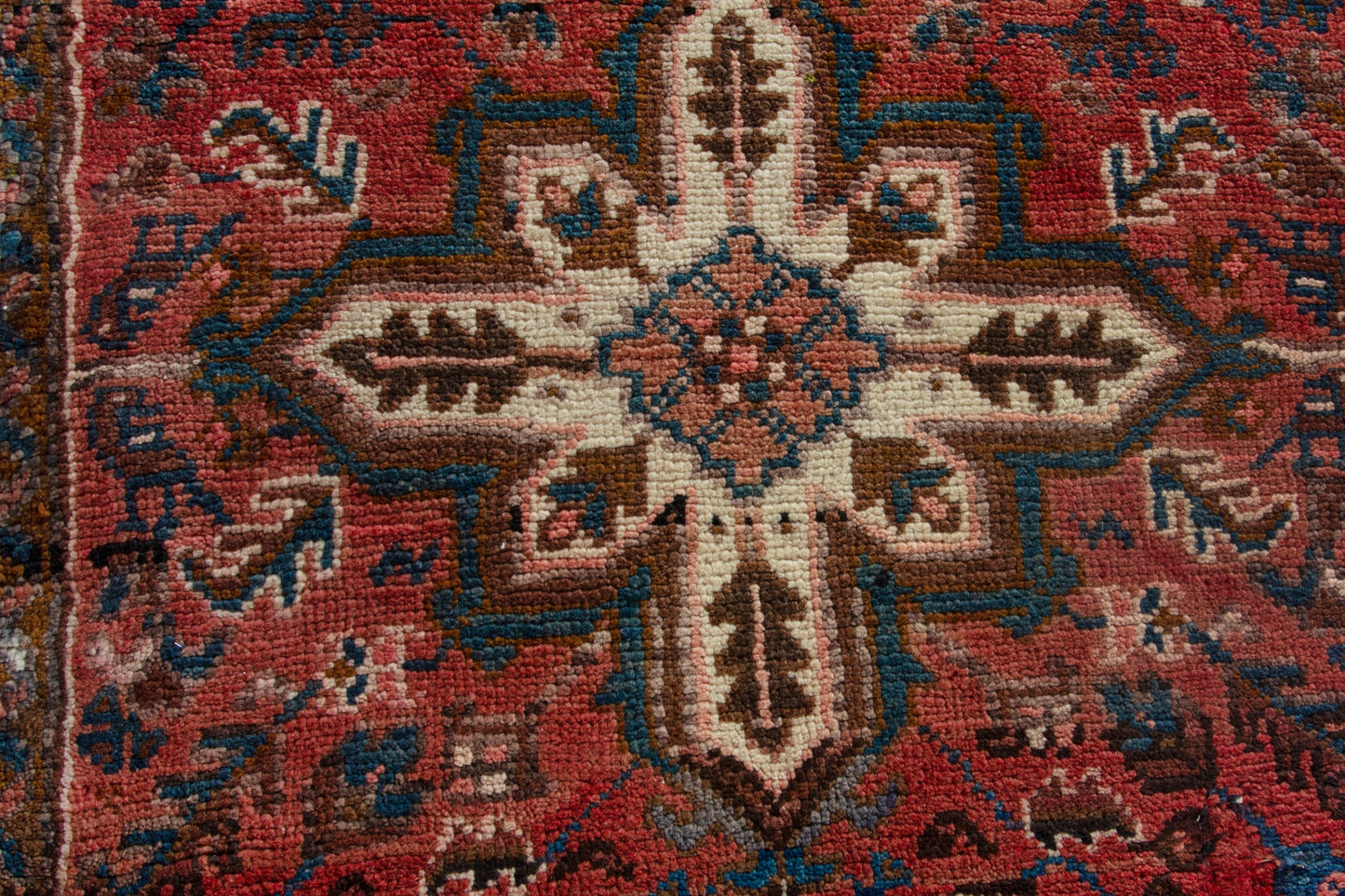 CAN_4208 - 2'1" x 4'6"