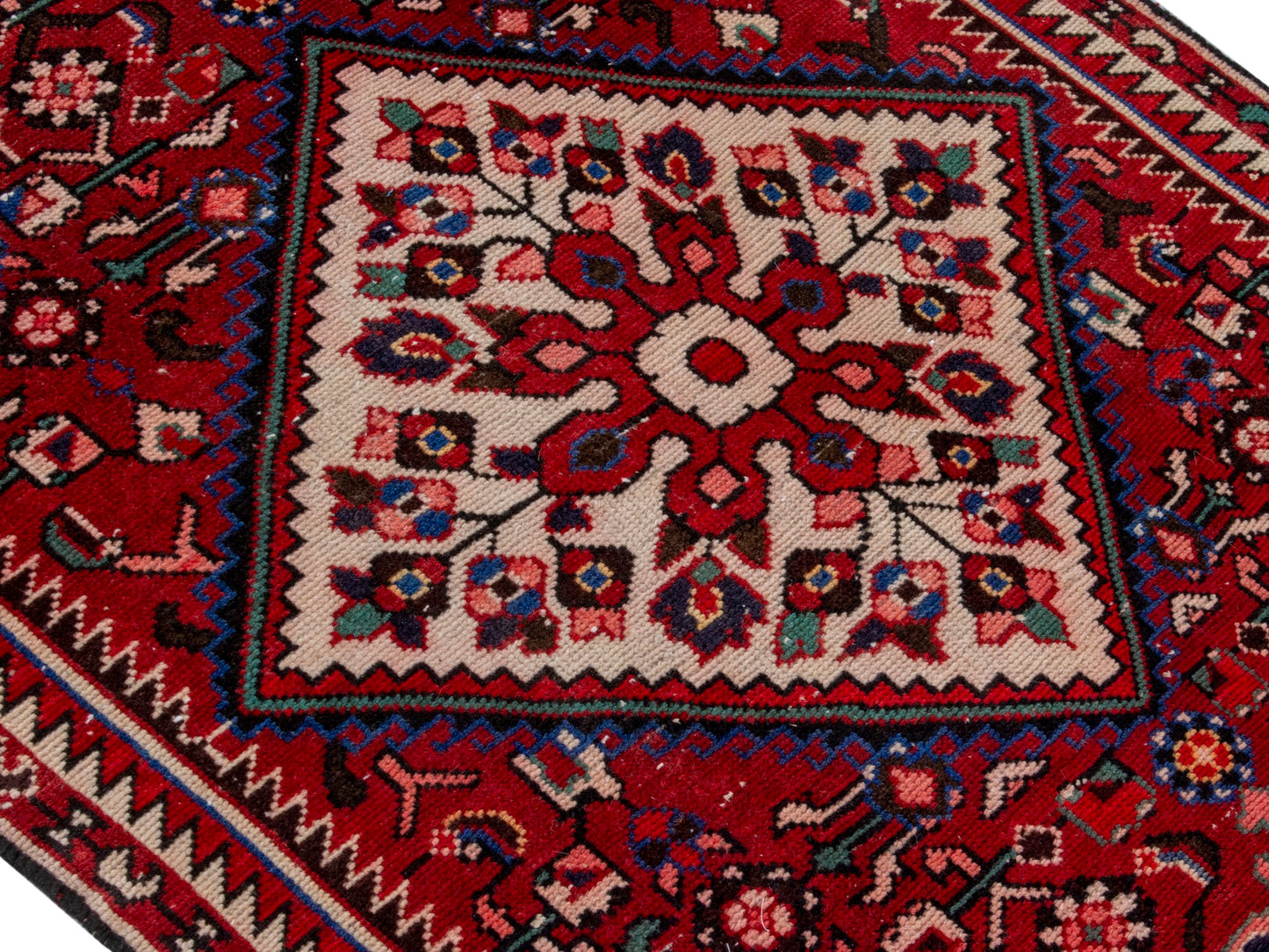 CAN_4312 - 2'11" x 9'5"