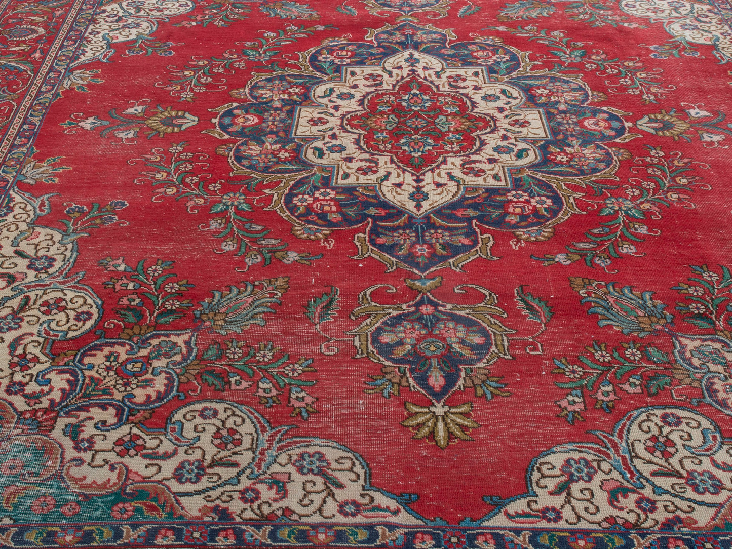 CAN_4396 - 9'2" x 11'10"