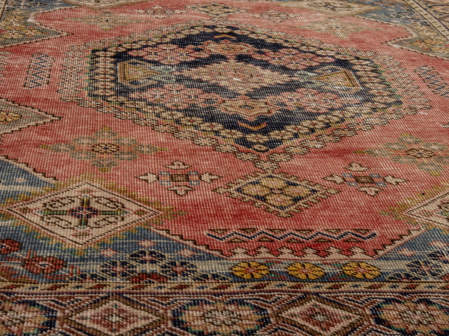 CAN_4629 - 4'1" x 5'11"