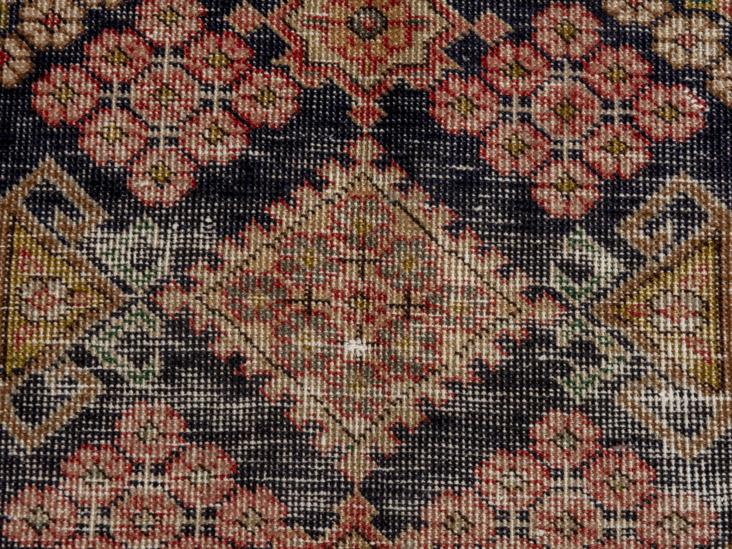 CAN_4629 - 4'1" x 5'11"