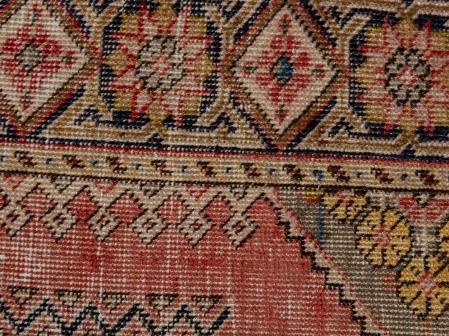 CAN_4629 - 4'1" x 5'11"