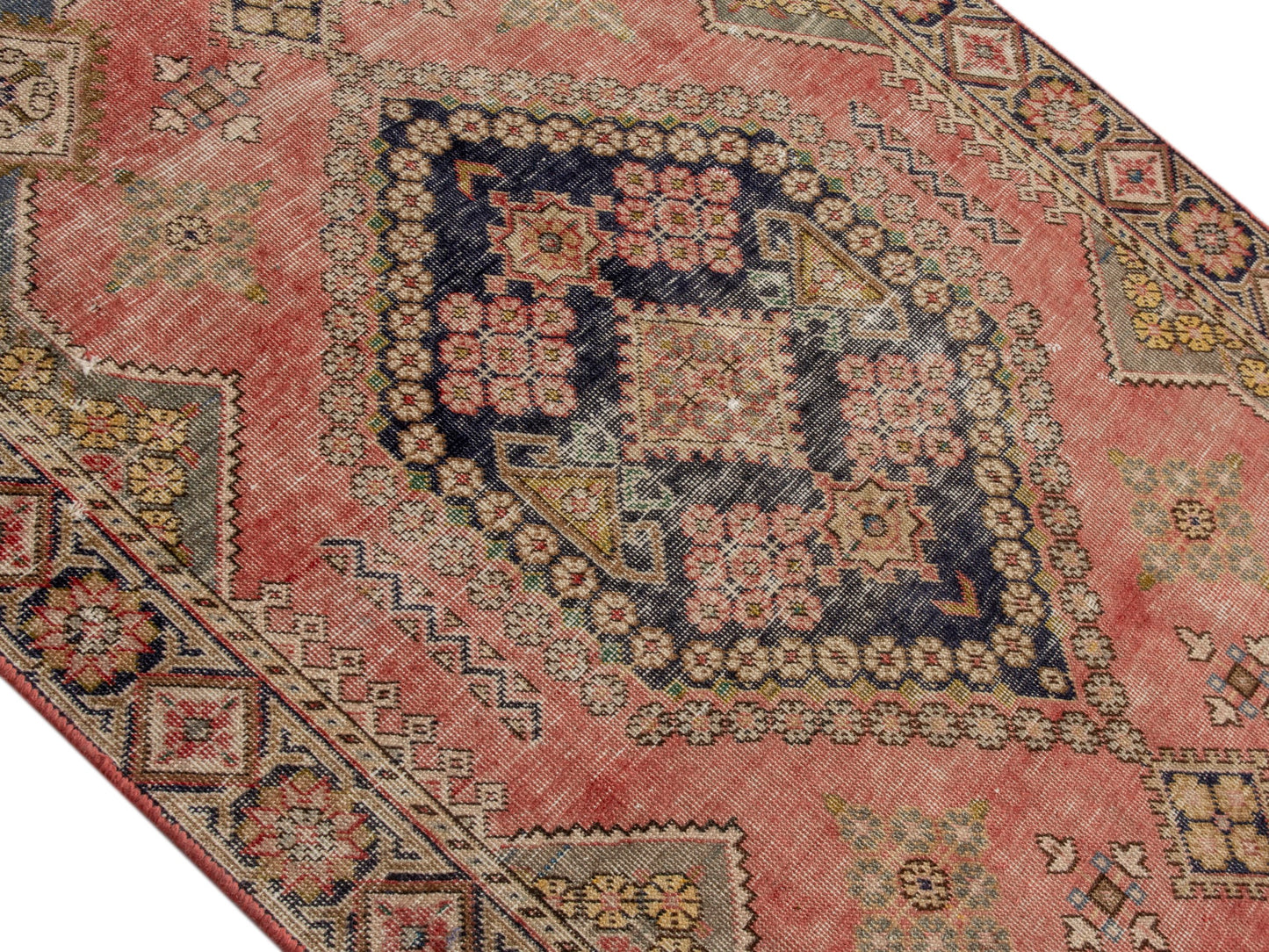 CAN_4629 - 4'1" x 5'11"