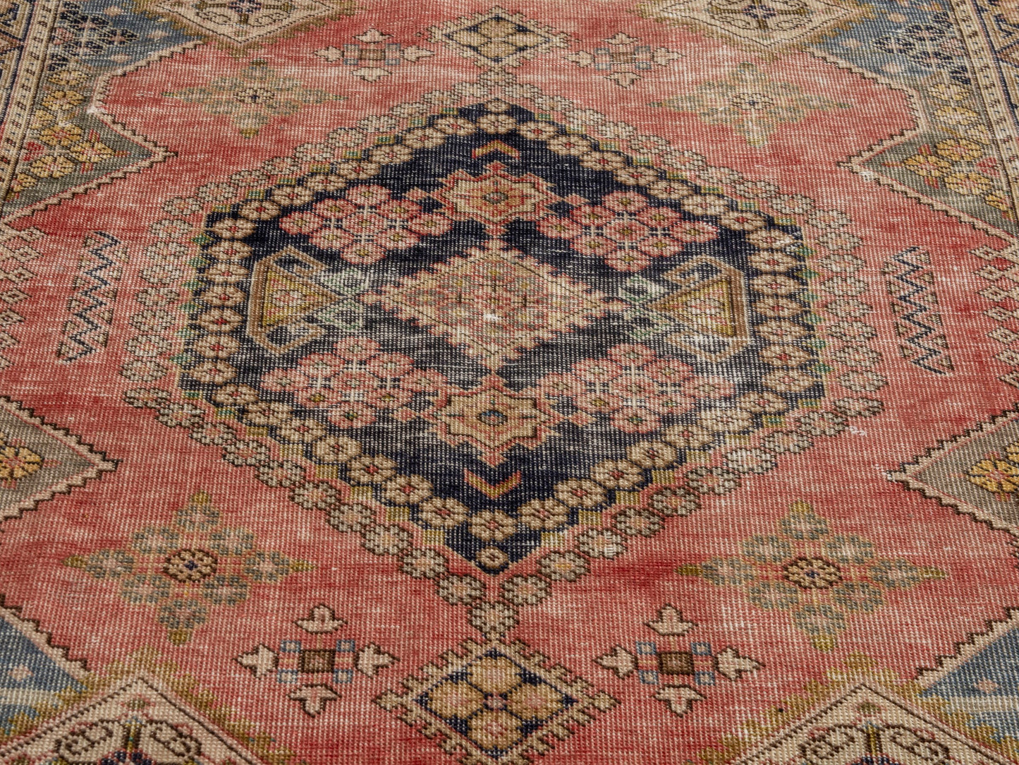 CAN_4629 - 4'1" x 5'11"