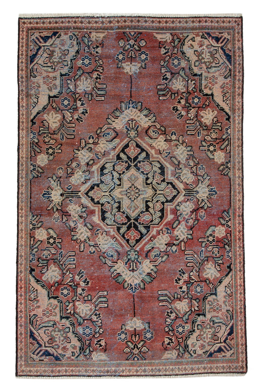 CAN_4639 - 3'7" x 5'8"