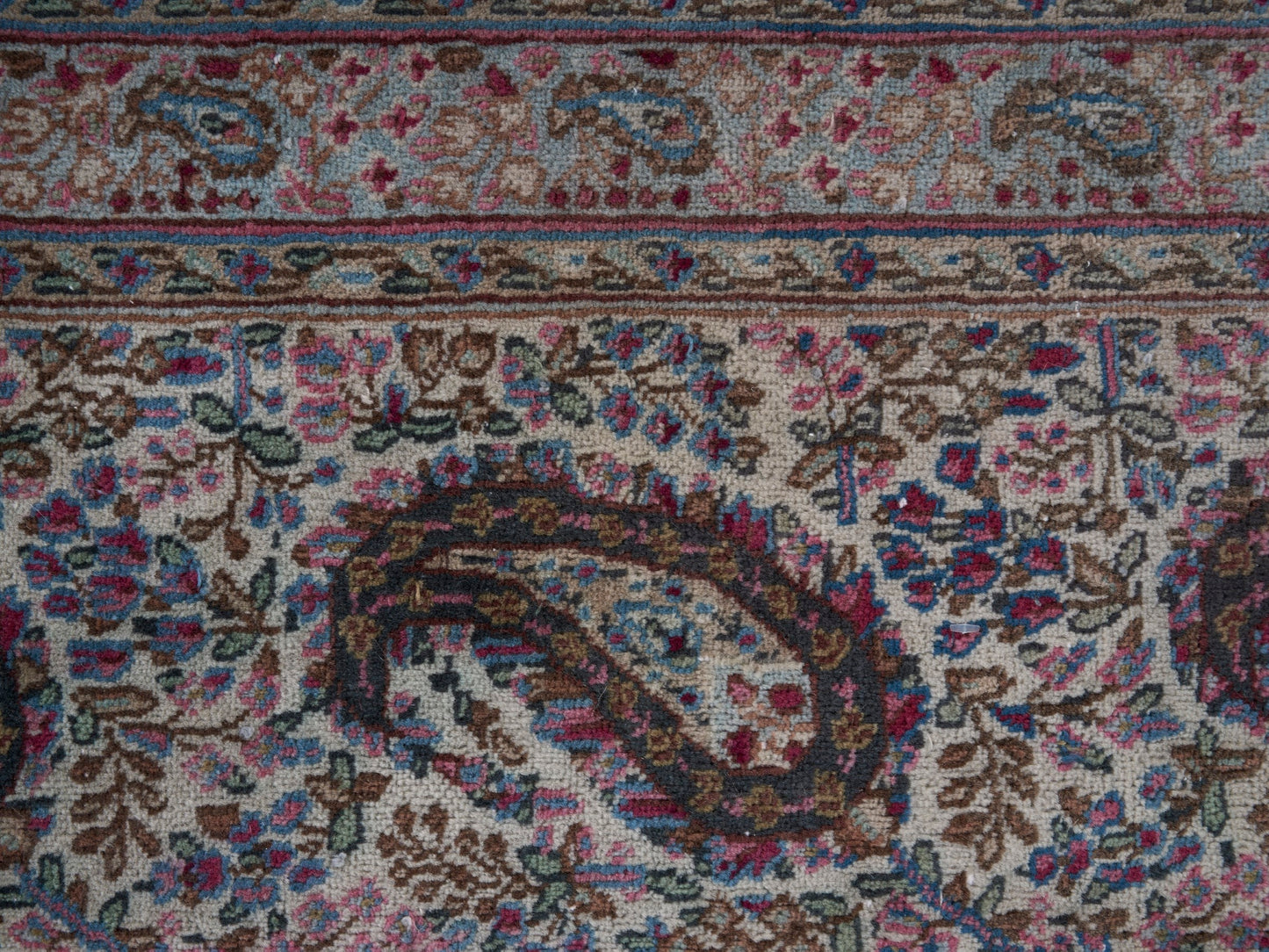 XL293 - 9'1" x 12'4"