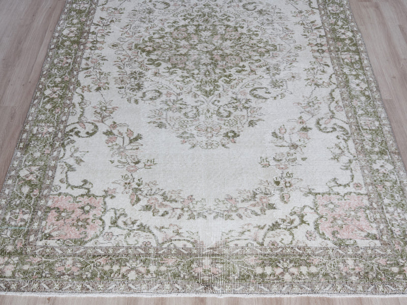 Izel - 5'11" x 10'6"