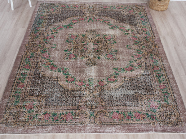 Noora - 6'4" x 9'1"