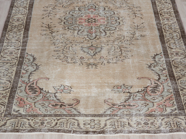 2350 - Turkish Vintage Area Rug (5'6