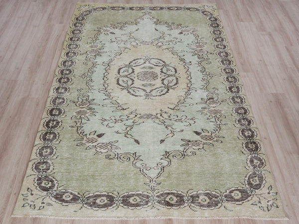 Zelda - 5'1" x 9'2"